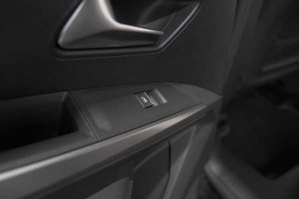 Peugeot 3008 1.2 Hybrid 136 GT | Adaptieve Cruise Control | Camera | Elektrische Kofferklep | Apple Carplay