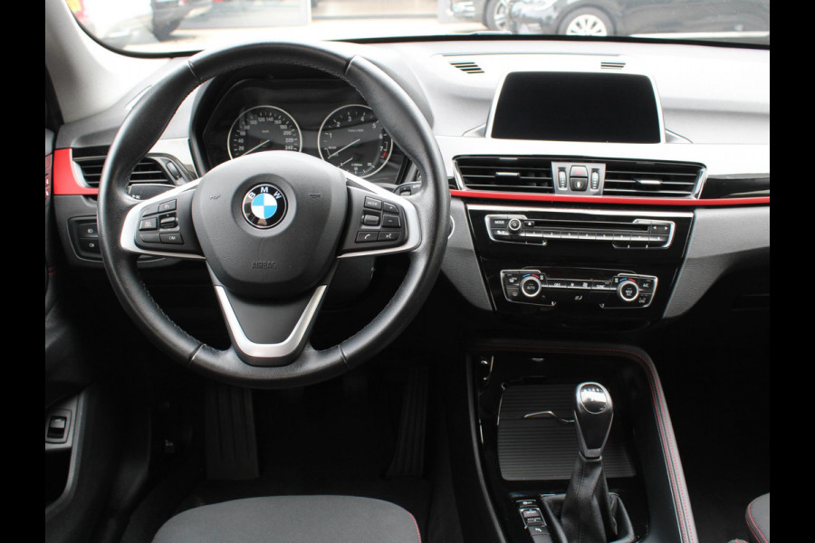 BMW X1 sDrive18i Executive | TREKHAAK| ACHTERUITRIJCAMERA | 12 MAANDEN BOVAG GARANTIE |
