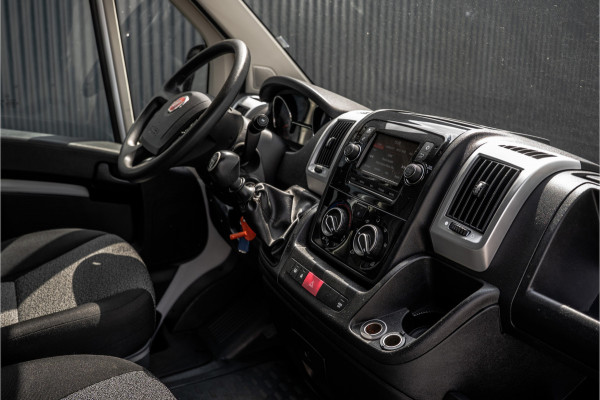 Fiat Ducato 2,3 140PK | Bakwagen met laadklep | 3-Zits | LED | Cruise | Airco