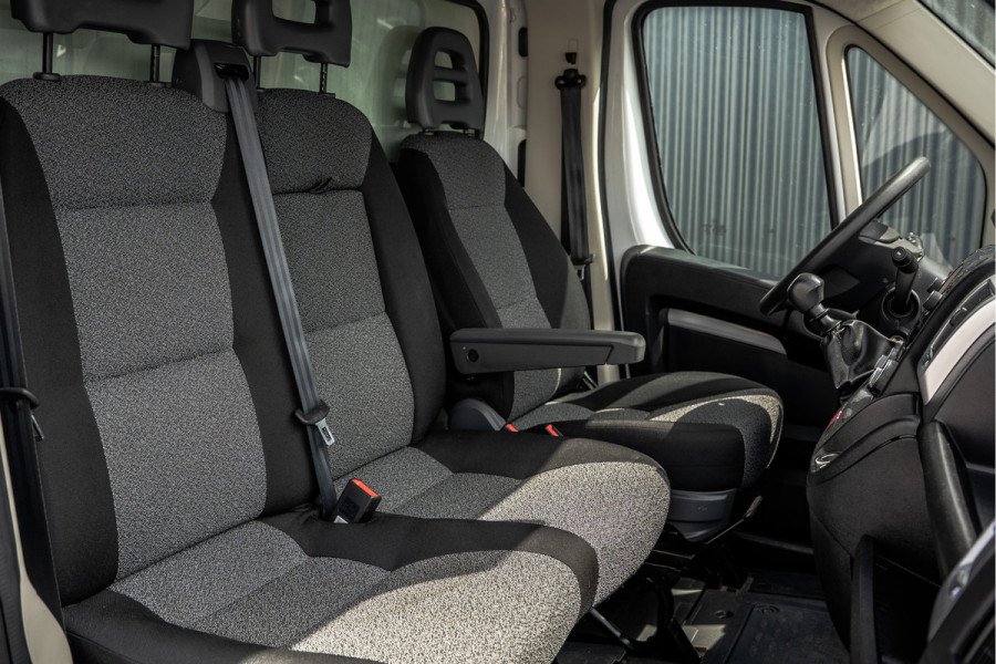 Fiat Ducato 2,3 140PK | Bakwagen met laadklep | 3-Zits | LED | Cruise | Airco
