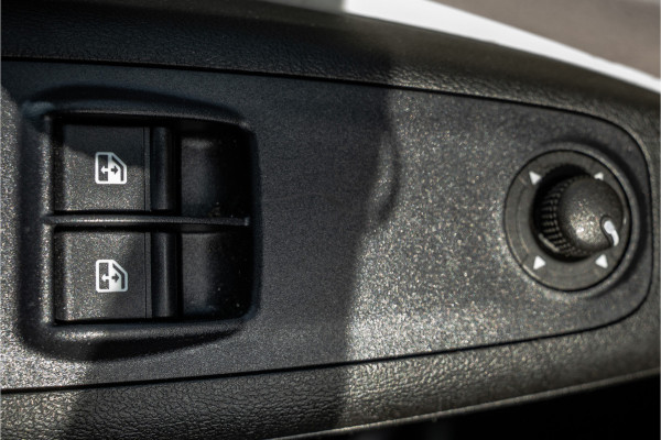 Fiat Ducato 2,3 140PK | Bakwagen met laadklep | 3-Zits | LED | Cruise | Airco