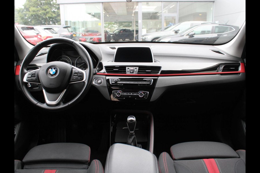 BMW X1 sDrive18i Executive | TREKHAAK| ACHTERUITRIJCAMERA | 12 MAANDEN BOVAG GARANTIE |