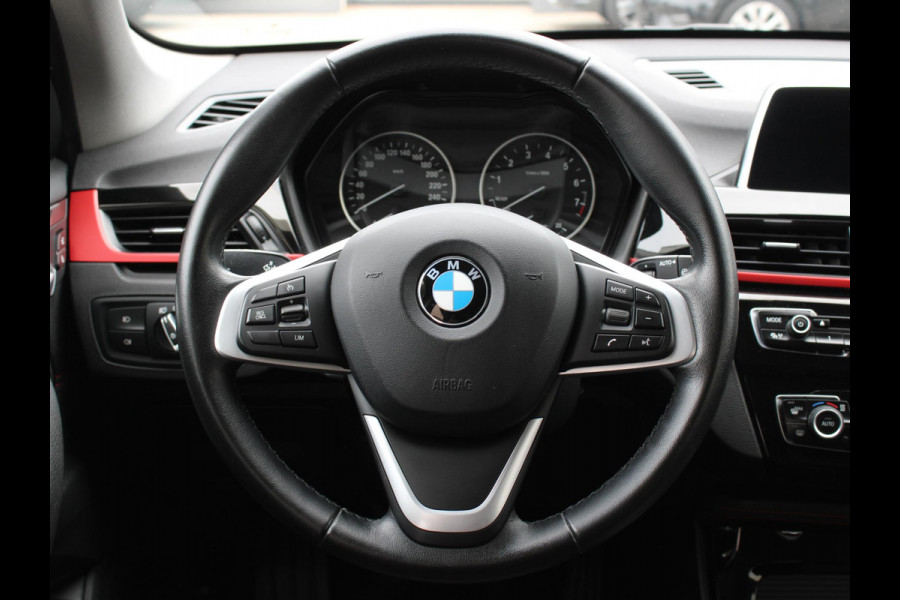 BMW X1 sDrive18i Executive | TREKHAAK| ACHTERUITRIJCAMERA | 12 MAANDEN BOVAG GARANTIE |
