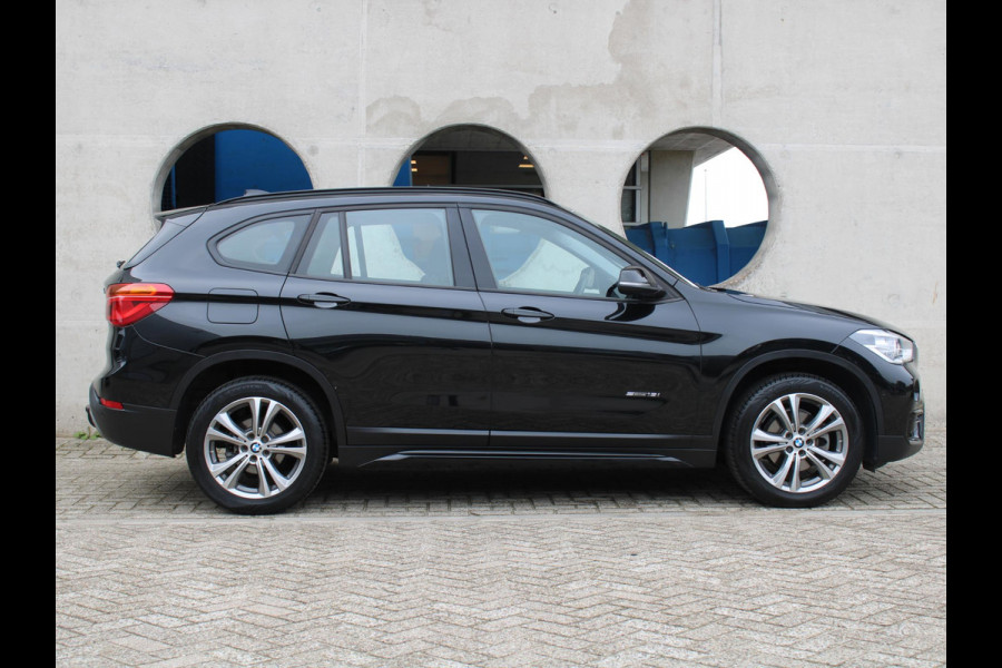 BMW X1 sDrive18i Executive | TREKHAAK| ACHTERUITRIJCAMERA | 12 MAANDEN BOVAG GARANTIE |