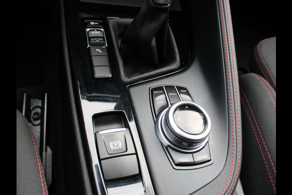 BMW X1 sDrive18i Executive | TREKHAAK| ACHTERUITRIJCAMERA | 12 MAANDEN BOVAG GARANTIE |