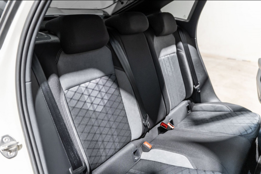 Volkswagen Taigo 1.5 TSI R-Line DSG PANO IQ