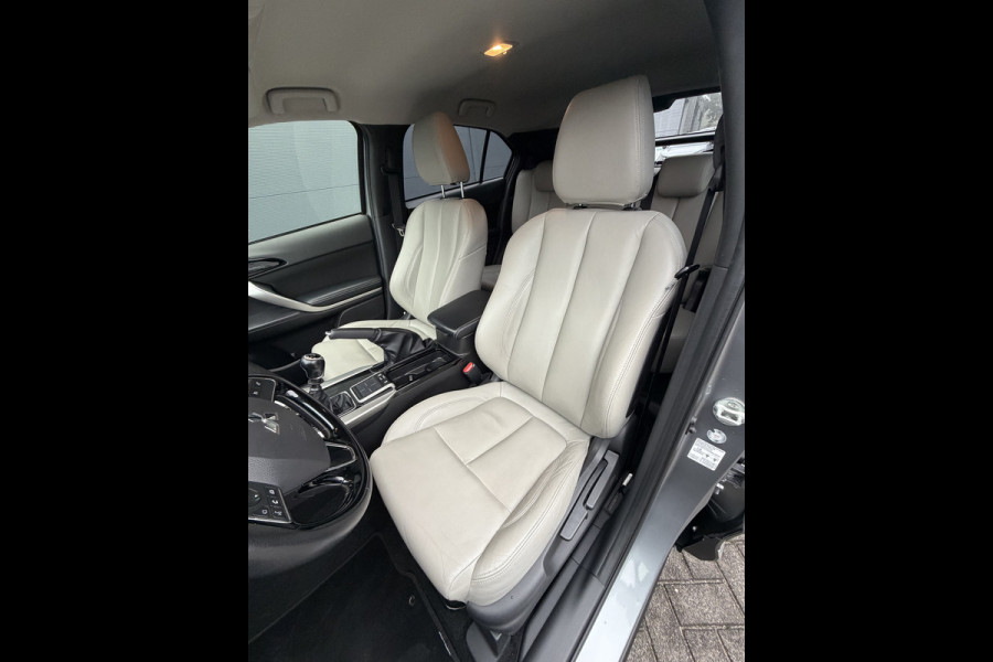 Mitsubishi Eclipse Cross 1.5 DI-T First Edition (Trekhaak (1.600kg) - Camera - Leder incl stoelverwarming - Parkeersensoren V+A - Keyless Entry - Head up