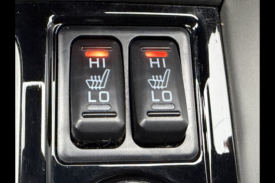 Mitsubishi Eclipse Cross 1.5 DI-T First Edition (Trekhaak (1.600kg) - Camera - Leder incl stoelverwarming - Parkeersensoren V+A - Keyless Entry - Head up