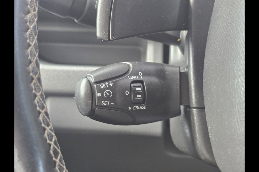 Toyota ProAce Worker 2.0 D-4D Professional / AUT / NAP / Navi / Cruise Control / 3 Zits / Schuifdeur / Trekhaak