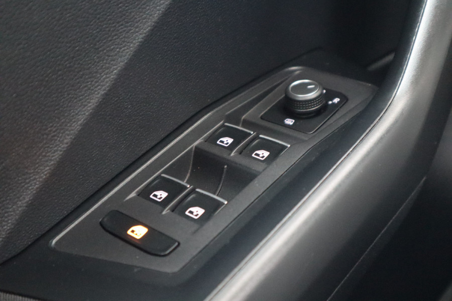 Volkswagen T-Roc 1.0 TSI Style | Trekhaak | Carplay | ACC |
