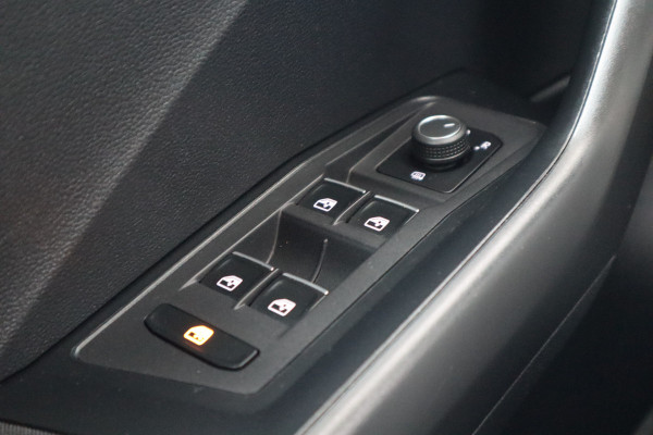 Volkswagen T-Roc 1.0 TSI Style | Trekhaak | Carplay | ACC |