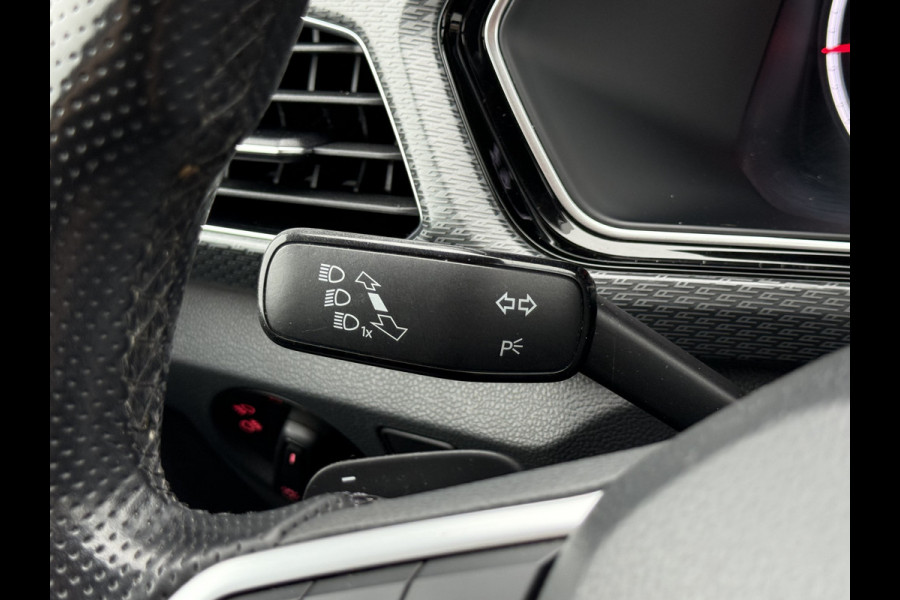 Volkswagen T-Cross 1.0 TSI R-Line | ACC | Dodehoek | LED | DAB+ | 18 inch