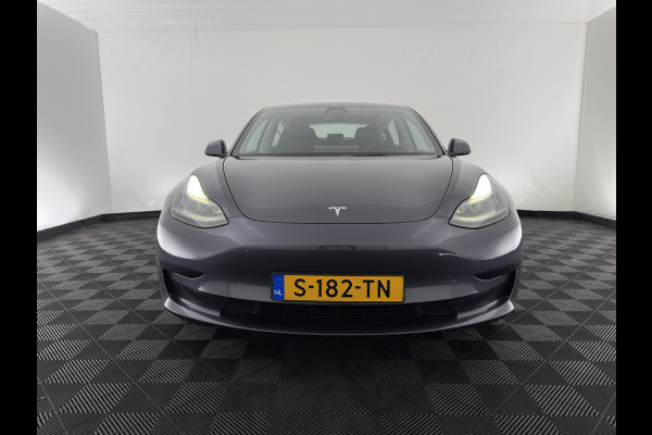Tesla Model 3 RWD 60 kWh [3-Fase-11kW] {SoH-88%} (INCL-BTW) Aut. *HEATPUMP | PANO | AUTOPILOT | LEATHER | KEYLESS | FULL-LED | MEMORY-PACK | TOPVIEW | DAB | CARPLAY | DIGI-COCKPIT | LANE-ASSIST | HEATED-COMFORTSEATS | 18"ALU*