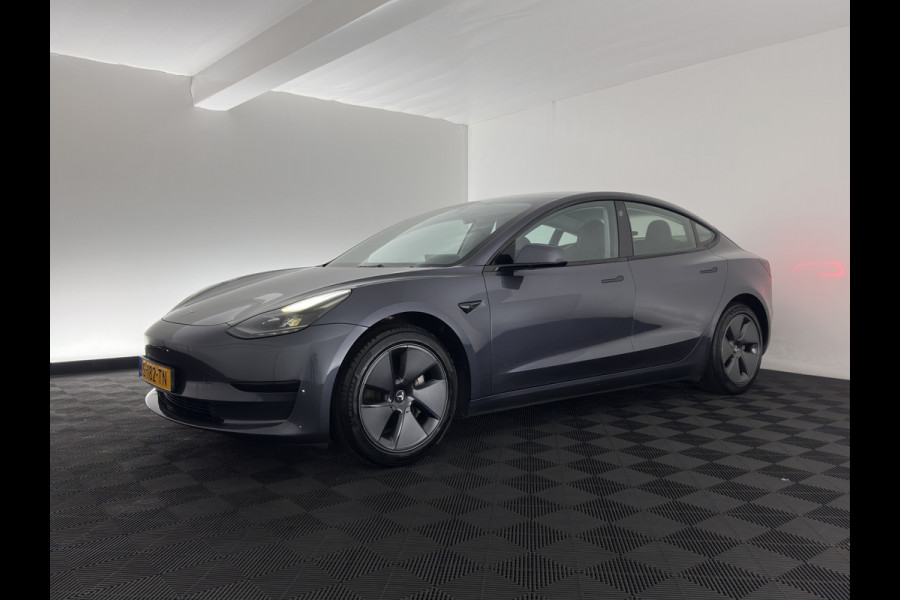 Tesla Model 3 RWD 60 kWh [3-Fase-11kW] {SoH-88%} (INCL-BTW) Aut. *HEATPUMP | PANO | AUTOPILOT | LEATHER | KEYLESS | FULL-LED | MEMORY-PACK | TOPVIEW | DAB | CARPLAY | DIGI-COCKPIT | LANE-ASSIST | HEATED-COMFORTSEATS | 18"ALU*