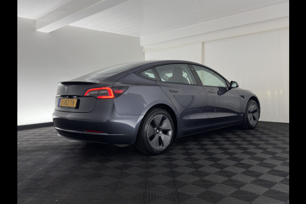 Tesla Model 3 RWD 60 kWh [3-Fase-11kW] {SoH-88%} (INCL-BTW) Aut. *HEATPUMP | PANO | AUTOPILOT | LEATHER | KEYLESS | FULL-LED | MEMORY-PACK | TOPVIEW | DAB | CARPLAY | DIGI-COCKPIT | LANE-ASSIST | HEATED-COMFORTSEATS | 18"ALU*