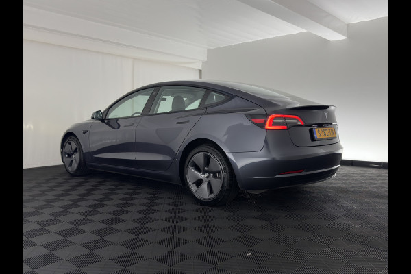 Tesla Model 3 RWD 60 kWh [3-Fase-11kW] {SoH-88%} (INCL-BTW) Aut. *HEATPUMP | PANO | AUTOPILOT | LEATHER | KEYLESS | FULL-LED | MEMORY-PACK | TOPVIEW | DAB | CARPLAY | DIGI-COCKPIT | LANE-ASSIST | HEATED-COMFORTSEATS | 18"ALU*