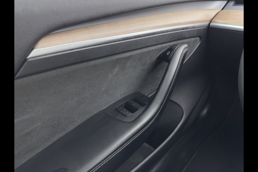 Tesla Model 3 RWD 60 kWh [3-Fase-11kW] {SoH-88%} (INCL-BTW) Aut. *HEATPUMP | PANO | AUTOPILOT | LEATHER | KEYLESS | FULL-LED | MEMORY-PACK | TOPVIEW | DAB | CARPLAY | DIGI-COCKPIT | LANE-ASSIST | HEATED-COMFORTSEATS | 18"ALU*