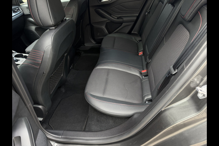 Ford Focus 1.0 Titanium Business Automaat / Keyless / Carplay / Navigatie / PDC v+a