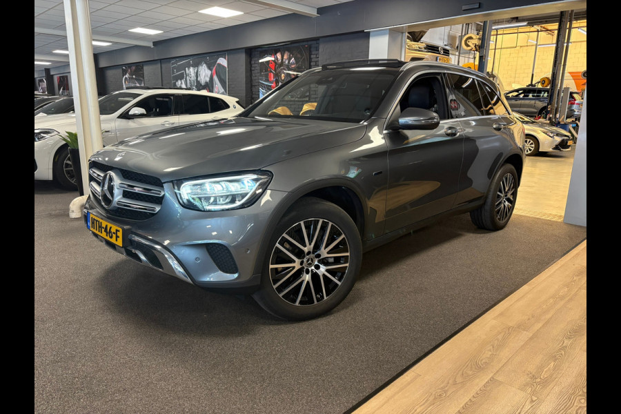 Mercedes-Benz GLC 300e 4MATIC Premium Plus / trekhaak / sfeer verlichting / panorama-dak / virtual