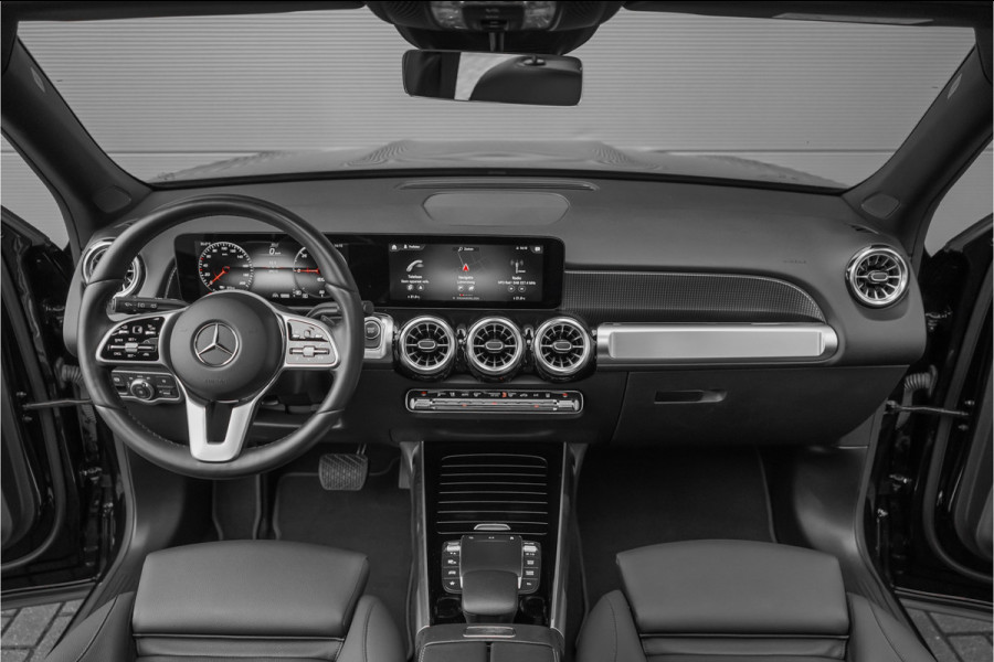 Mercedes-Benz EQB 300 4MATIC 67 kWh Pano Distronic Plus Multi Contourstoelen Memory Keyless