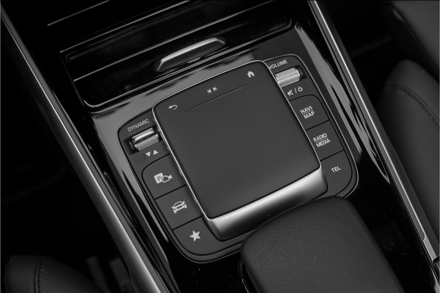 Mercedes-Benz EQB 300 4MATIC 67 kWh Pano Distronic Plus Multi Contourstoelen Memory Keyless