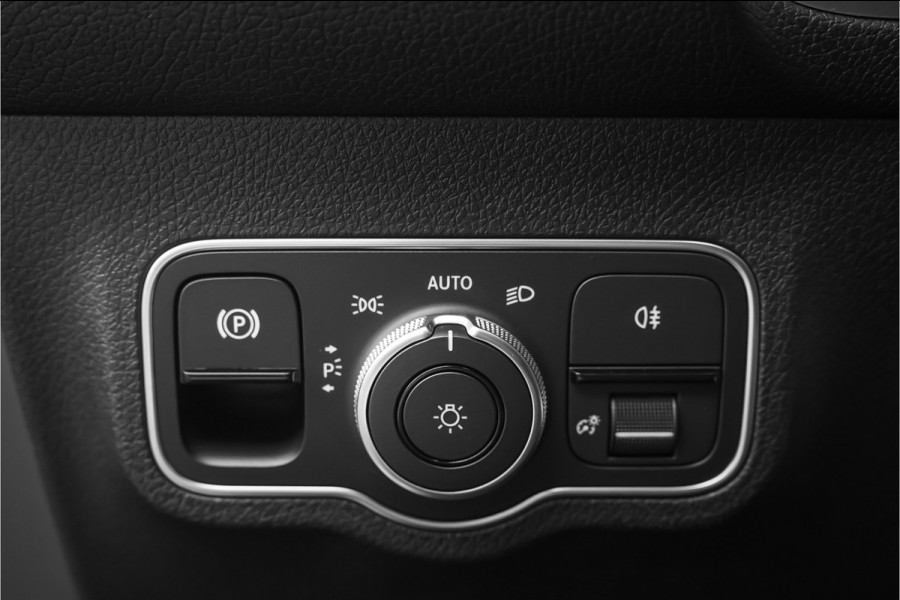 Mercedes-Benz EQB 300 4MATIC 67 kWh Pano Distronic Plus Multi Contourstoelen Memory Keyless