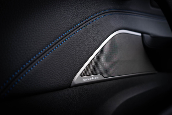BMW 5 Serie 530e M Sport / M Sportstoelen/ Schuif-kanteldak/ Harman Kardon/ Head-up/ 210 kW