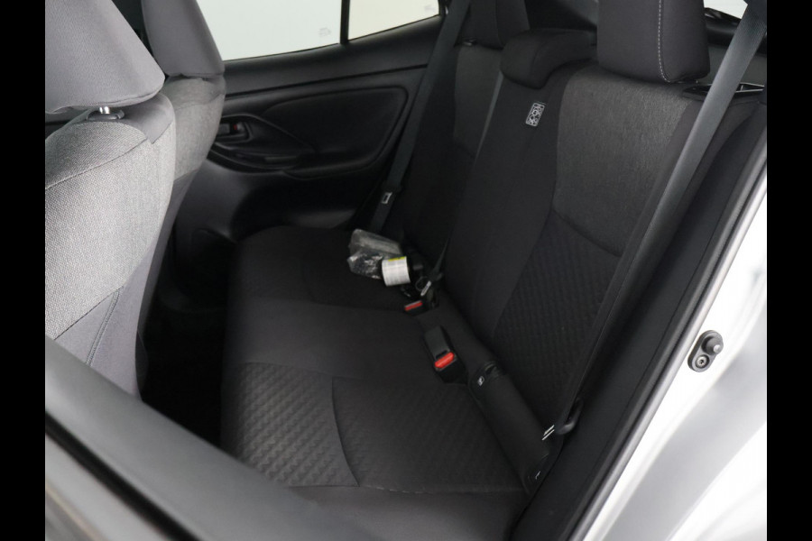 Toyota Yaris Cross 1.5 HYBRID DYNAMIC LUXURY GARANTIE 2035 ! PARKEERSENSOREN VOOR & ACHTER . STOEL/STUUR VERWARMING . NAVIGATIE .