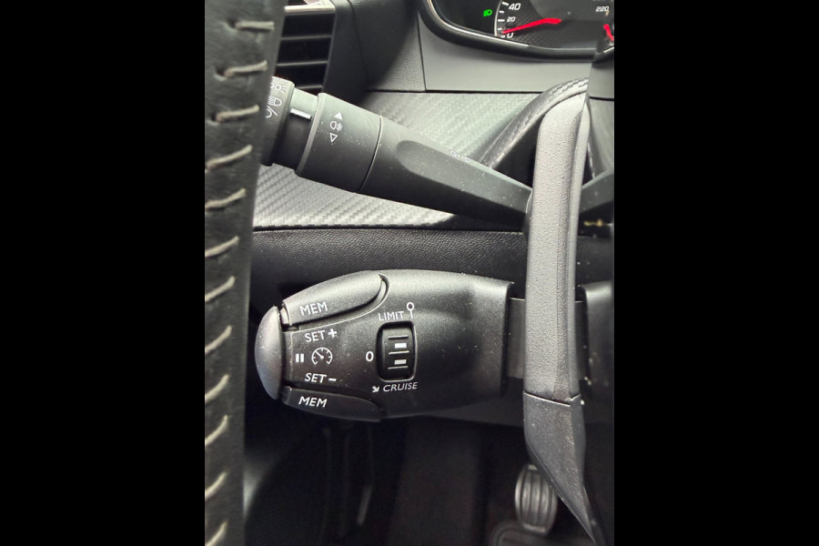 Peugeot 208 1.2 PureTech Active Pack 43.000 KM - Apple CarPlay / Navigatie I Airco I LED I Veiligheid pakket I Dealer onderhouden