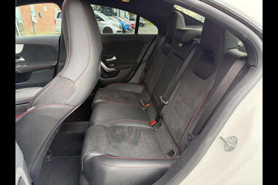 Mercedes-Benz CLA-Klasse 250 e Hybride AMG Night pakket Panorama Ambient light