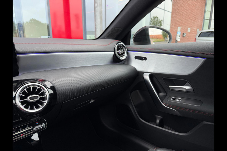 Mercedes-Benz CLA-Klasse 250 e Hybride AMG Night pakket Panorama Ambient light