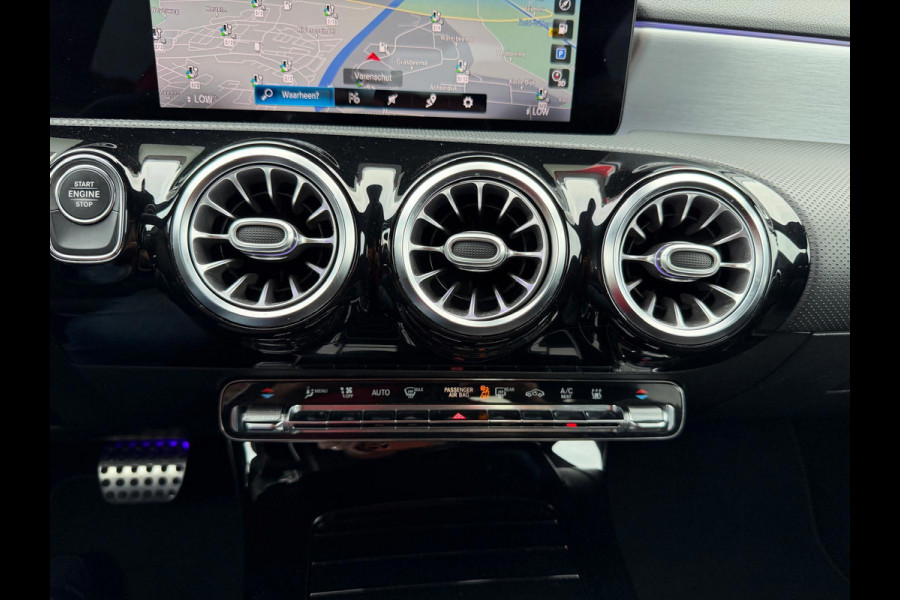 Mercedes-Benz CLA-Klasse 250 e Hybride AMG Night pakket Panorama Ambient light