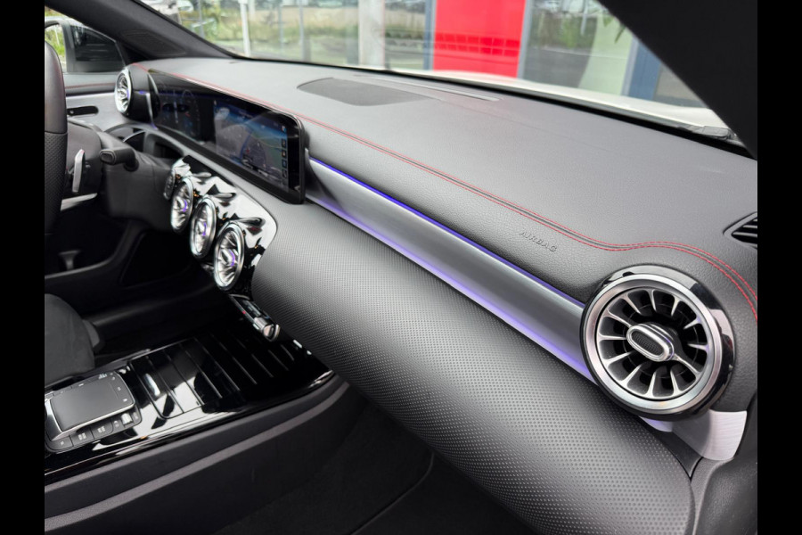 Mercedes-Benz CLA-Klasse 250 e Hybride AMG Night pakket Panorama Ambient light