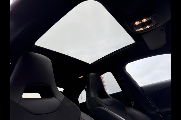 Mercedes-Benz CLA-Klasse 250 e Hybride AMG Night pakket Panorama Ambient light