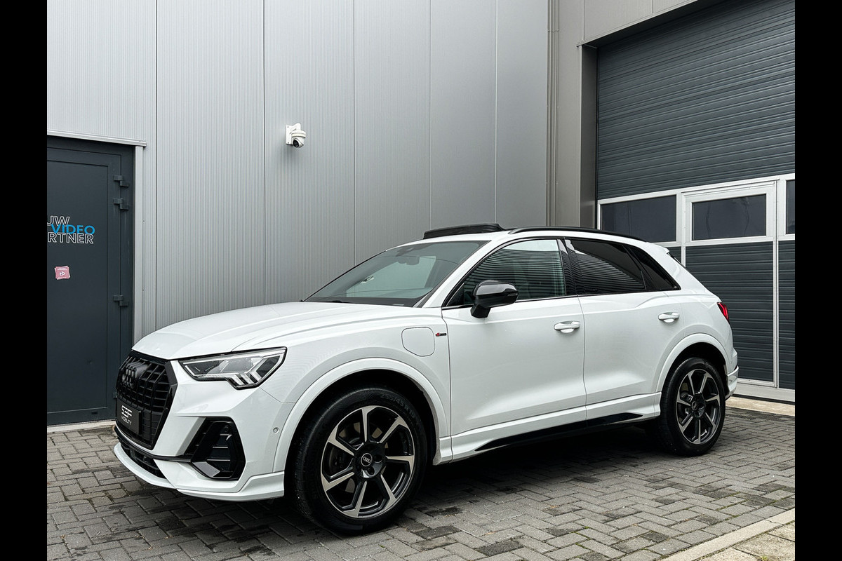 Audi Q3 45 TFSI e 3x S-Line 245PK | Pano | Keyless | Camera | Matrix | ACC | Lane | 1e eig
