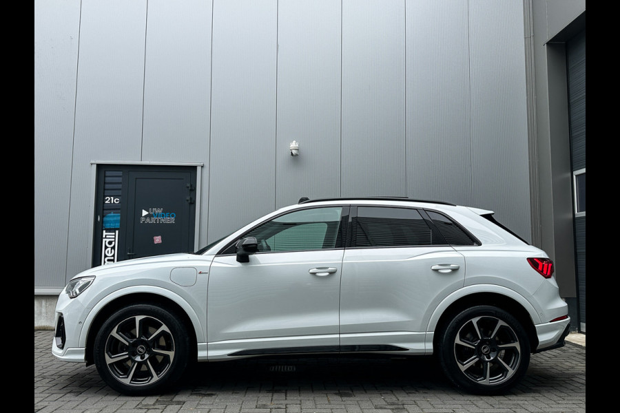 Audi Q3 45 TFSI e 3x S-Line 245PK | Pano | Keyless | Camera | Matrix | ACC | Lane | 1e eig