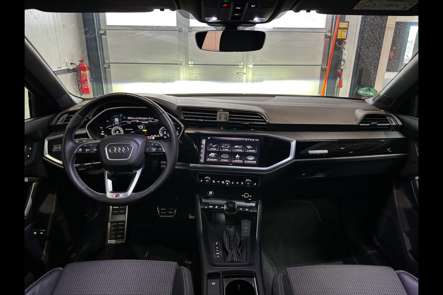 Audi Q3 45 TFSI e 3x S-Line 245PK | Pano | Keyless | Camera | Matrix | ACC | Lane | 1e eig