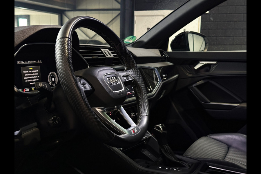 Audi Q3 45 TFSI e 3x S-Line 245PK | Pano | Keyless | Camera | Matrix | ACC | Lane | 1e eig