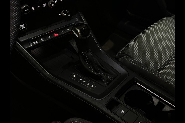 Audi Q3 45 TFSI e 3x S-Line 245PK | Pano | Keyless | Camera | Matrix | ACC | Lane | 1e eig
