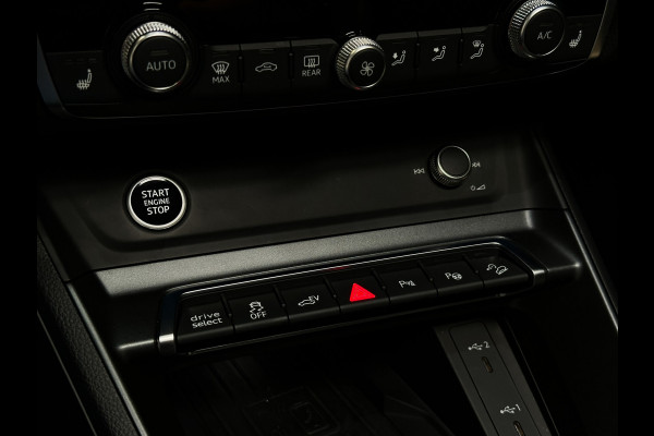 Audi Q3 45 TFSI e 3x S-Line 245PK | Pano | Keyless | Camera | Matrix | ACC | Lane | 1e eig
