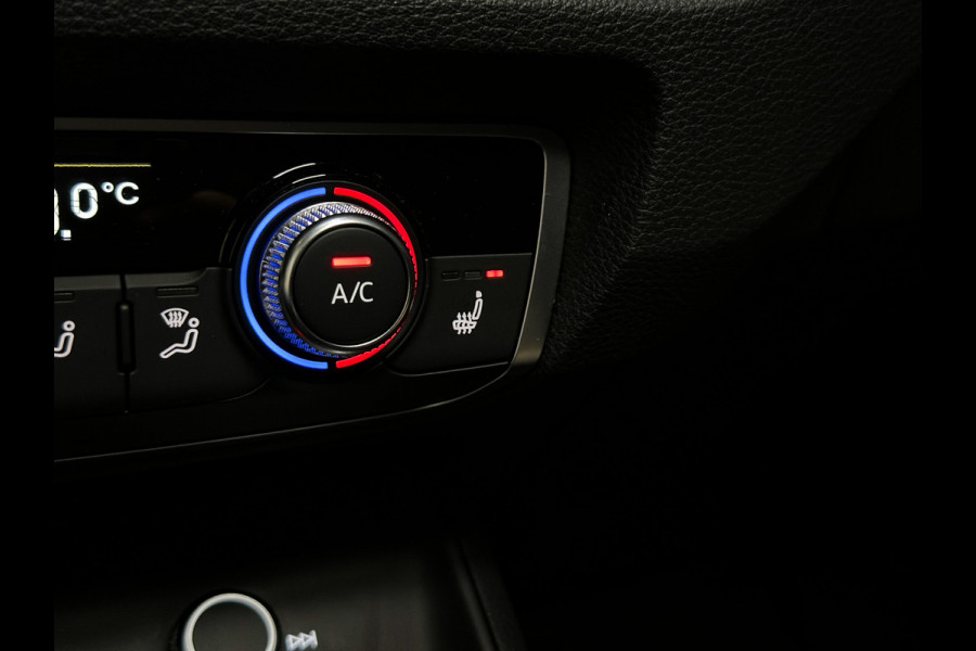 Audi Q3 45 TFSI e 3x S-Line 245PK | Pano | Keyless | Camera | Matrix | ACC | Lane | 1e eig