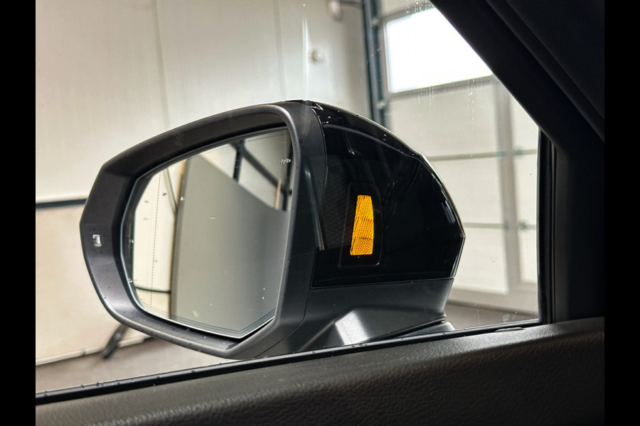 Audi Q3 45 TFSI e 3x S-Line 245PK | Pano | Keyless | Camera | Matrix | ACC | Lane | 1e eig