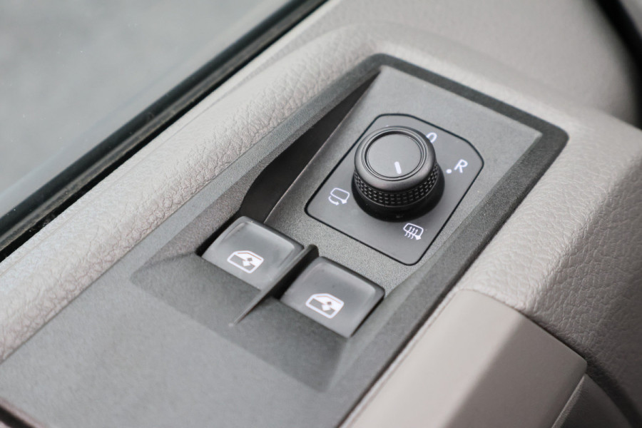 Volkswagen Crafter 35 2.0 TDI DSG 140 PK L2H2 2x schuifdeur, LED, 3-Zits, ACC, Camera, Apple Carplay, Sidesteps, DAB, PDC, 18''