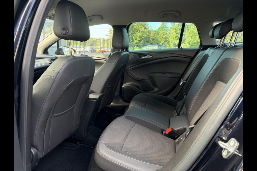 Opel Astra Sports Tourer 1.4 Business Executive ✓2 Eigenaar✓Camera✓Navi✓Trekhaakt✓Carplay✓Stoelverw✓Stuurverw✓Automaat✓Dealer Onderhouden✓Keyless✓Clima✓Cruise✓Pdc V+A✓Halfleder✓Comfortstoelen✓150pk✓Rijstrooksensor✓Dodehoeksensor✓Elekt Stoelen✓Lm velgen✓N.A.P✓Apk tot 03-2027