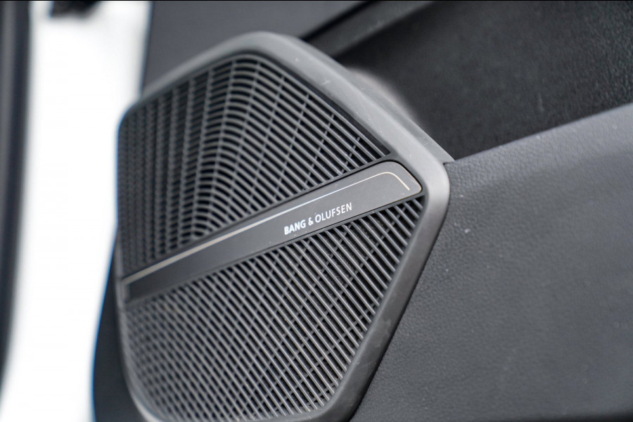 Audi Q5 Sportback 55 TFSI e S edition | Panorama | Massage | Trekhaak | Luchtvering | Bang & Olufsen | S-line | RS vlak stuur |
