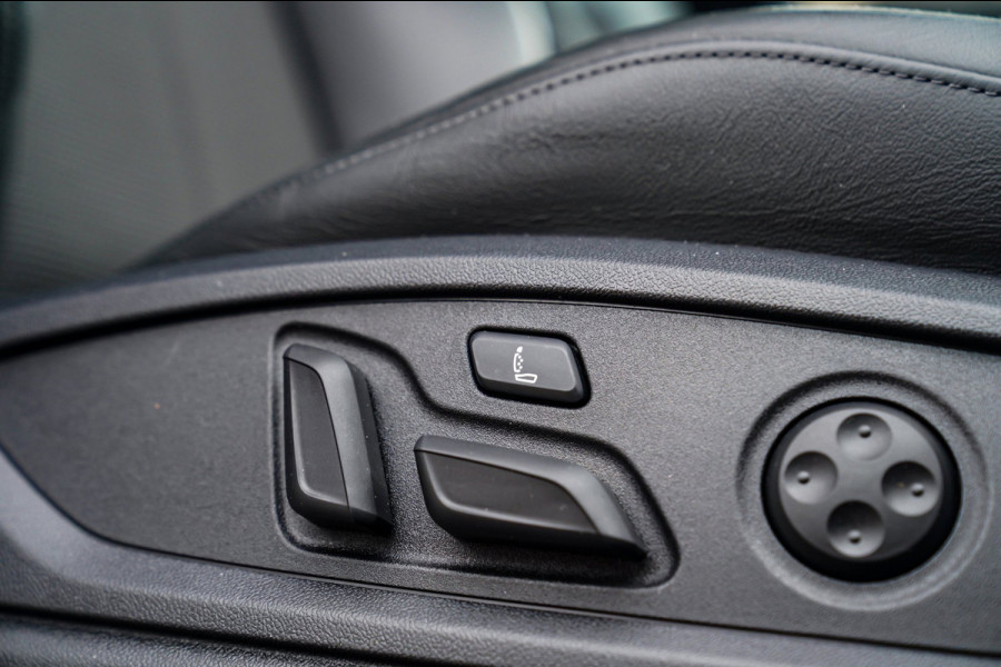 Audi Q5 Sportback 55 TFSI e S edition | Panorama | Massage | Trekhaak | Luchtvering | Bang & Olufsen | S-line | RS vlak stuur |