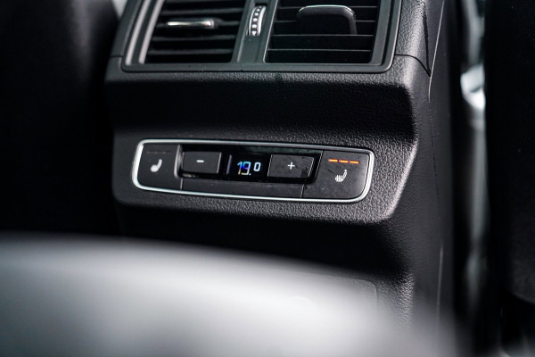 Audi Q5 Sportback 55 TFSI e S edition | Panorama | Massage | Trekhaak | Luchtvering | Bang & Olufsen | S-line | RS vlak stuur |