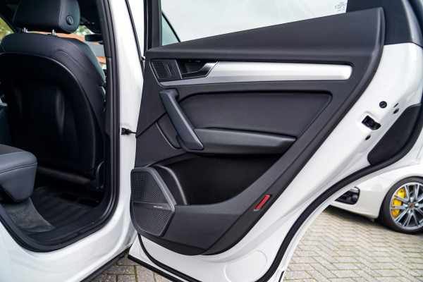 Audi Q5 Sportback 55 TFSI e S edition | Panorama | Massage | Trekhaak | Luchtvering | Bang & Olufsen | S-line | RS vlak stuur |