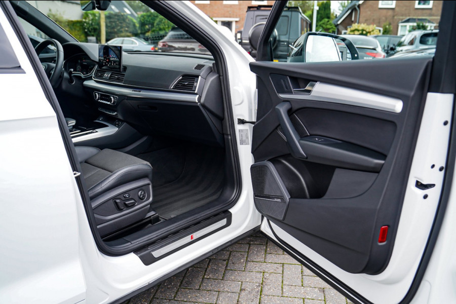 Audi Q5 Sportback 55 TFSI e S edition | Panorama | Massage | Trekhaak | Luchtvering | Bang & Olufsen | S-line | RS vlak stuur |
