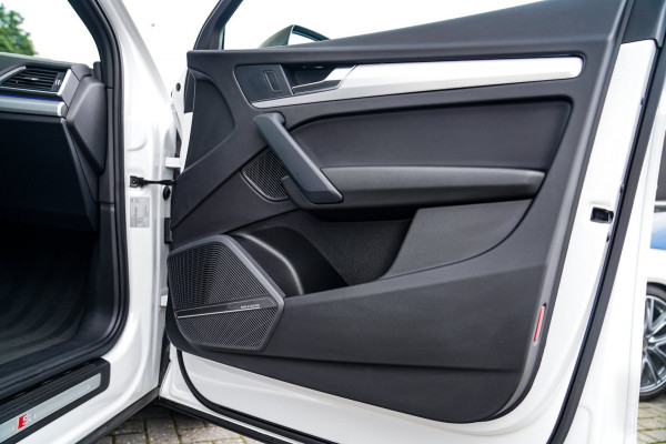 Audi Q5 Sportback 55 TFSI e S edition | Panorama | Massage | Trekhaak | Luchtvering | Bang & Olufsen | S-line | RS vlak stuur |